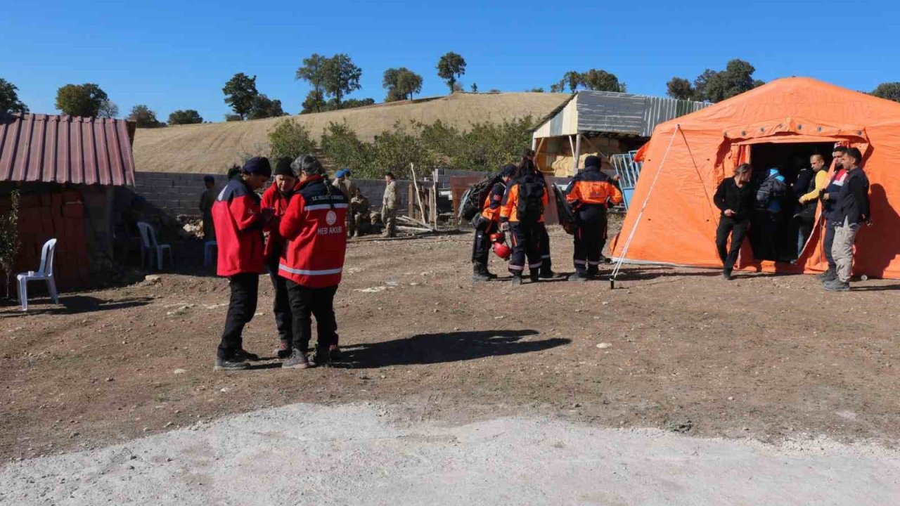 Gediz’de bir haftadır kayıp olan Asiye Günay’dan haber alınamıyor