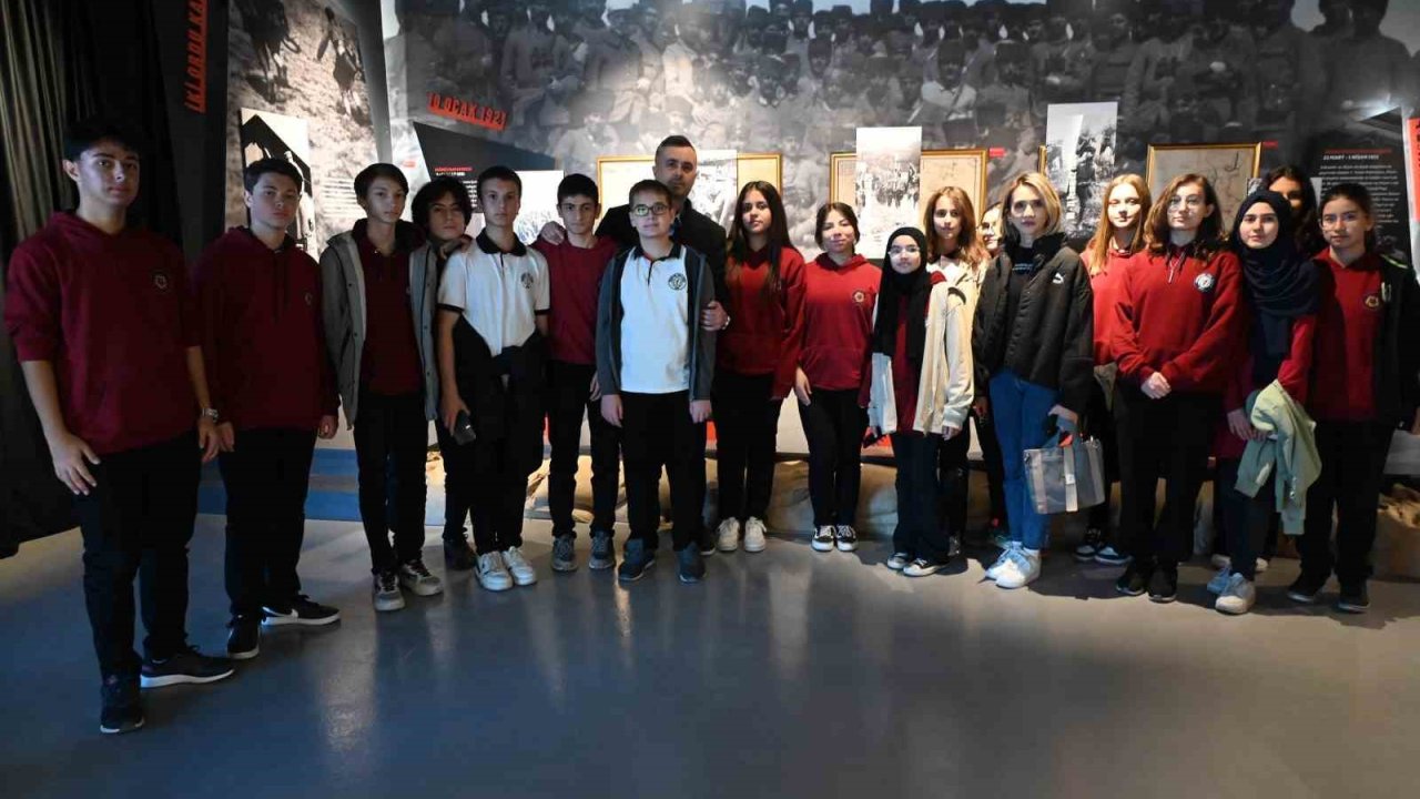 Fen Lisesi öğrencilerinden Anı Evi’ne uçurtmalı ziyaret