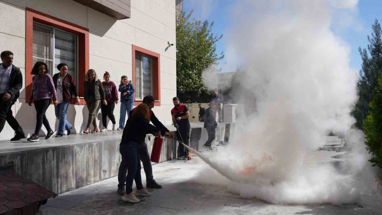 Kız öğrenci yurdunda yangın tatbikatı yapıldı