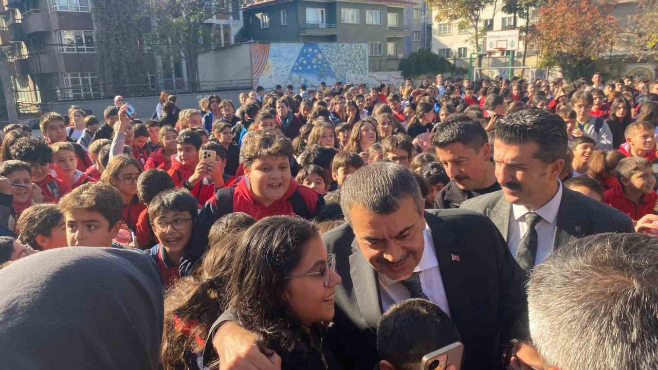 Bakan Tekin: “20 yıllık bir öğretmeni test sınavına almak olmaz”