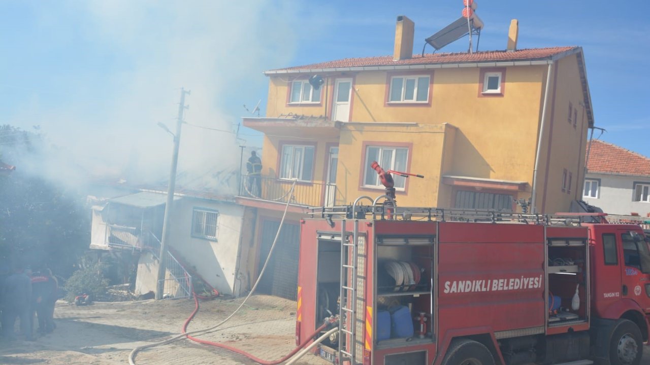 85 yaşındaki adam evinde çıkan yangında ölümden döndü