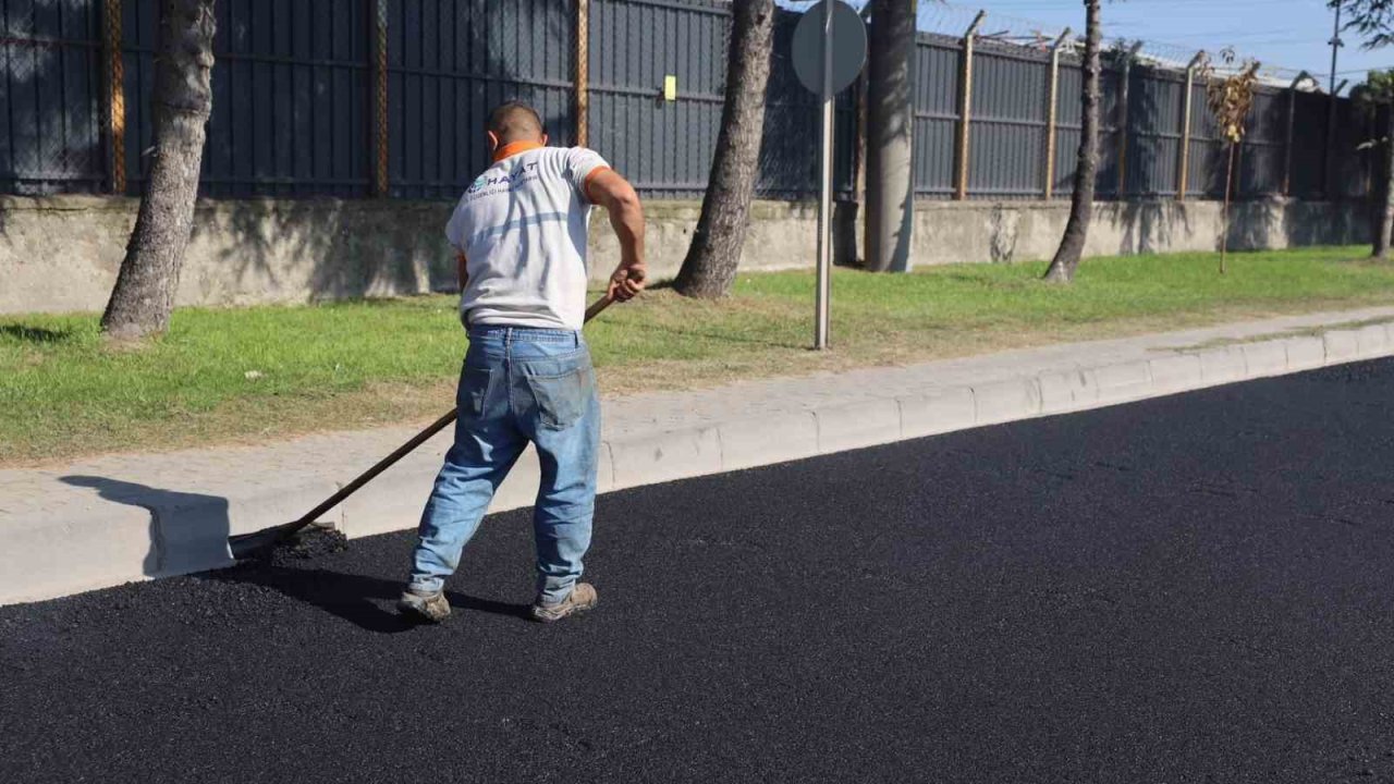 Körfez’de 1 günde 500 ton asfalt serildi