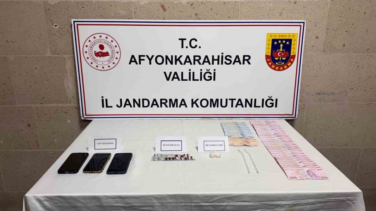 Uyuşturucu maddeler ile yakalanan 3 kişi gözaltına alındı