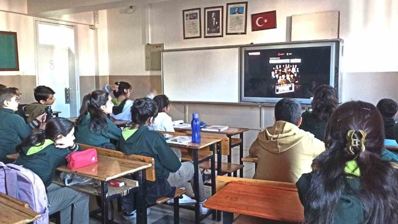 Malatya’da "Dersimiz Cumhuriyete Doğru" filmi öğrencilere gösterildi