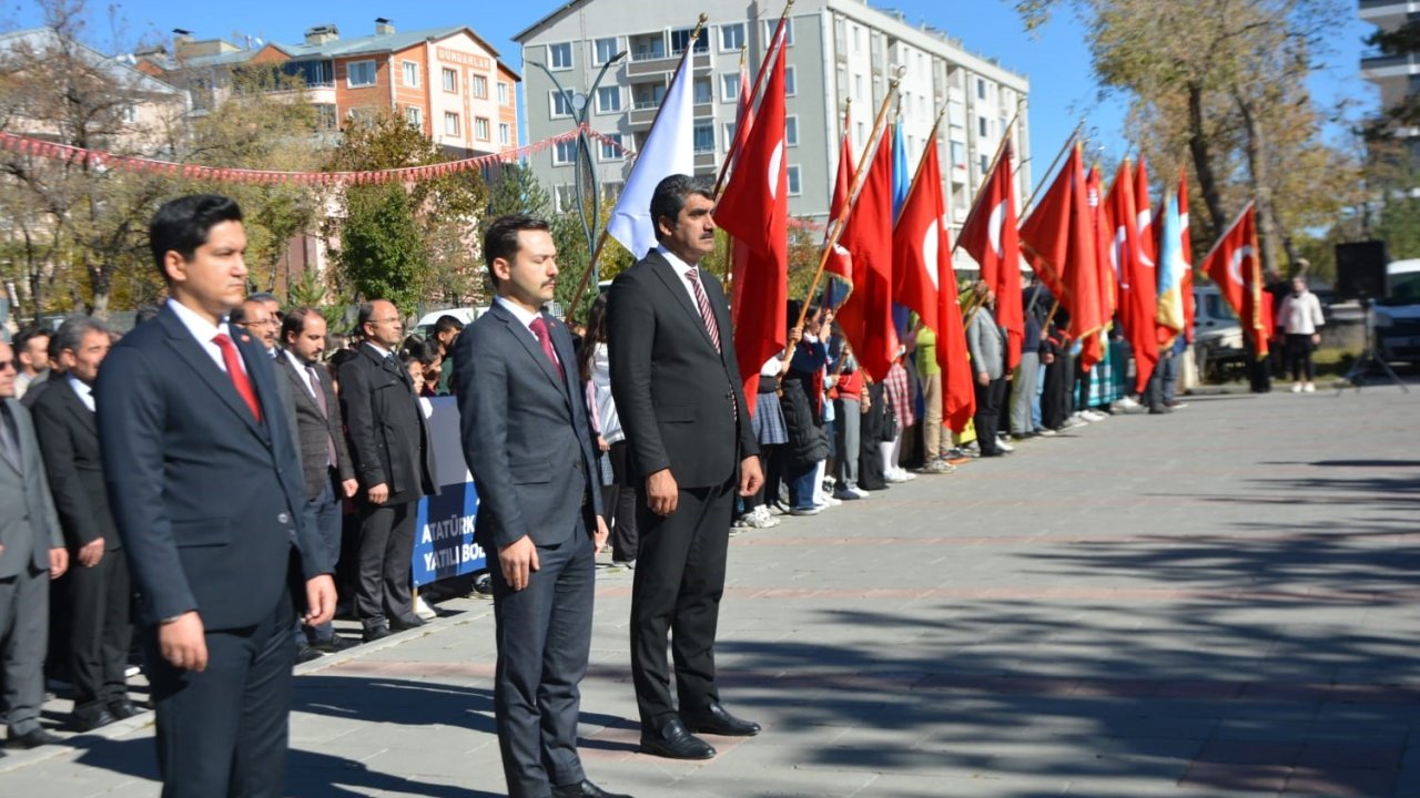 Aşkale’de Cumhuriyet Bayramı Çelenk sunma töreni