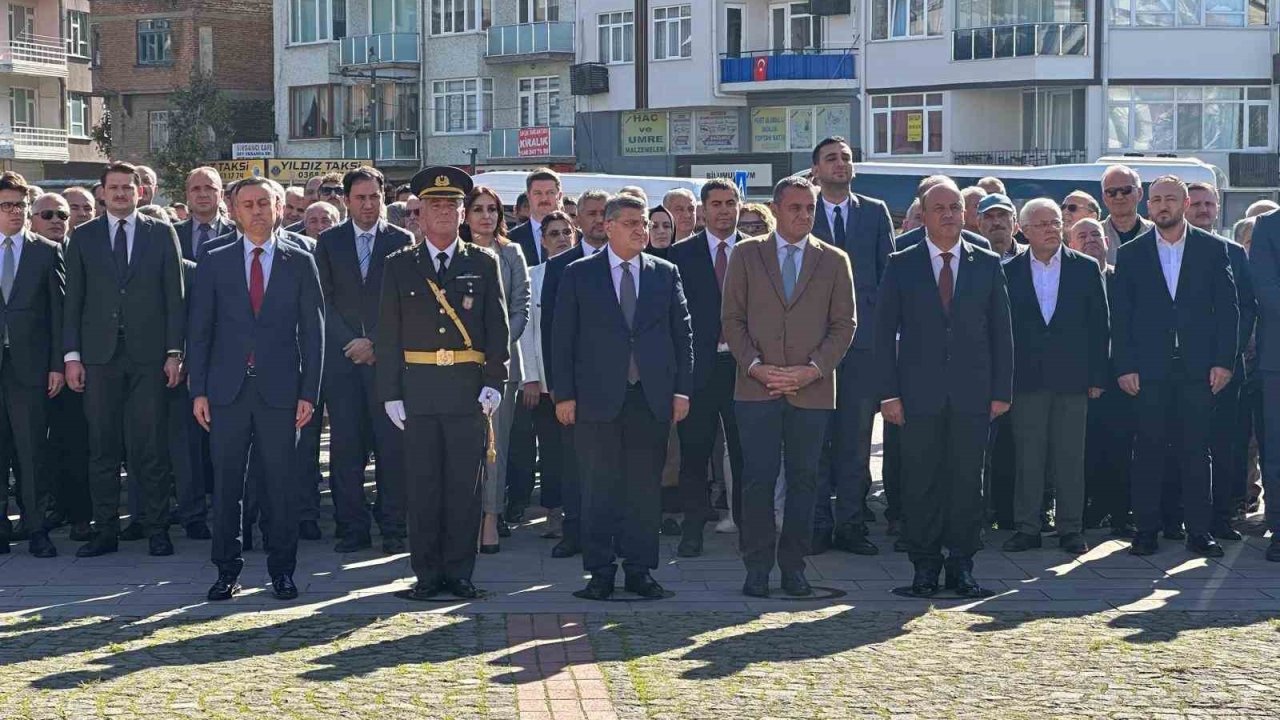 Cumhuriyet Bayramı çelenk sunma töreni