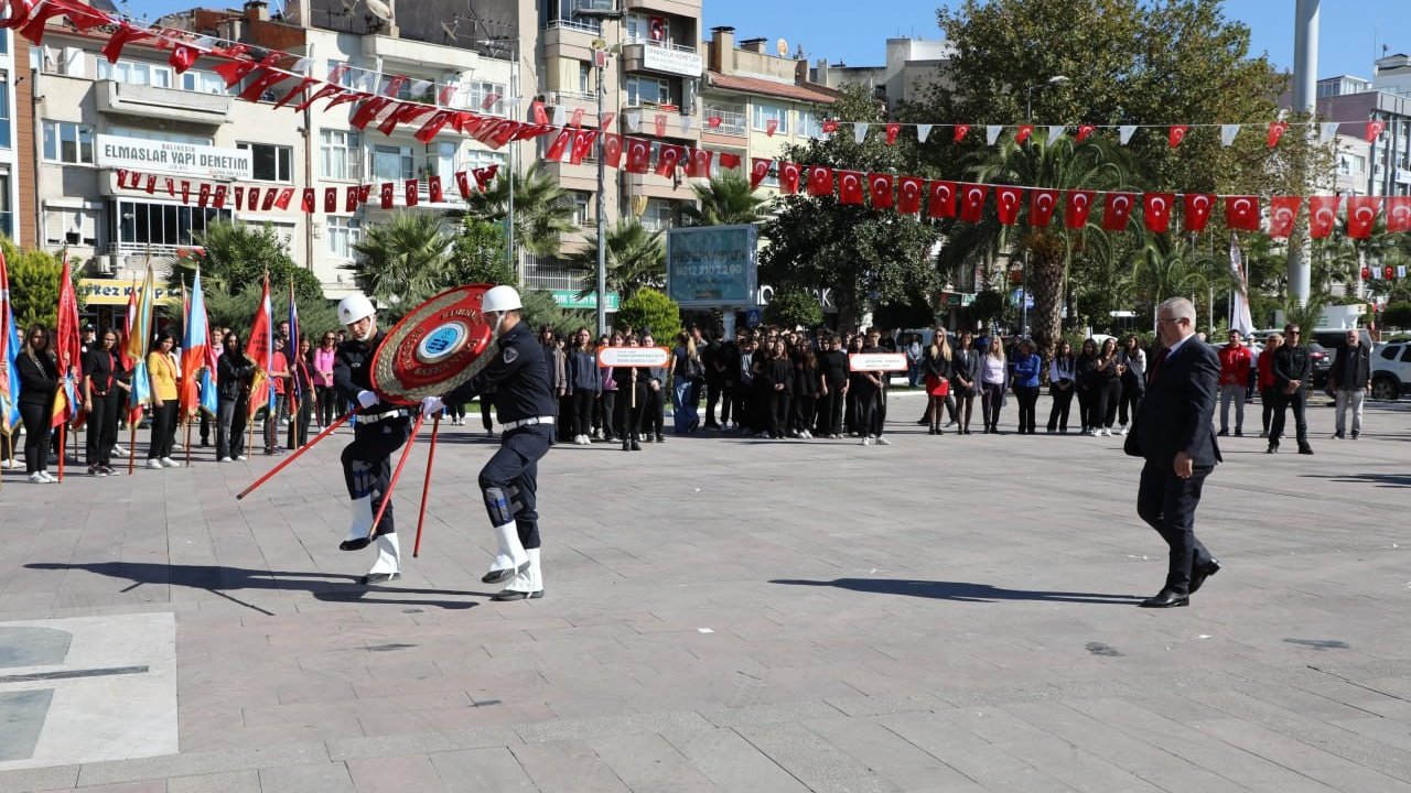 Edremit’te Cumhuriyet’in 101. yılı kutlamaları coşkuyla başladı