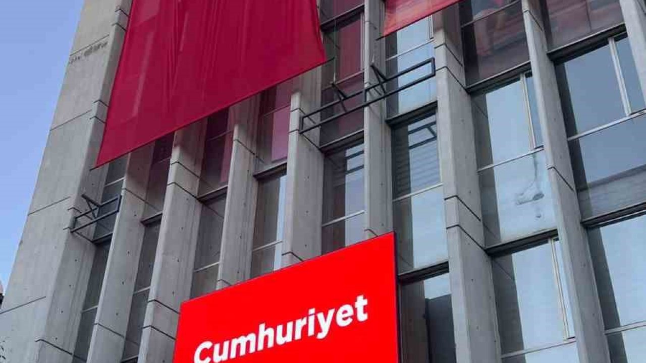 Türk Dil Kurumu ekranında “Cumhuriyet Bayramı” kutlaması