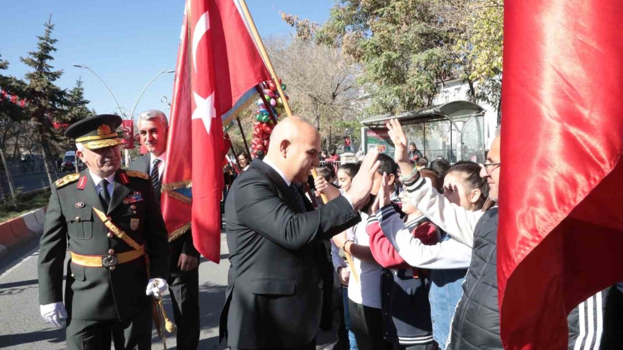 Ağrı’da Cumhuriyet Bayramı törenle kutlandı