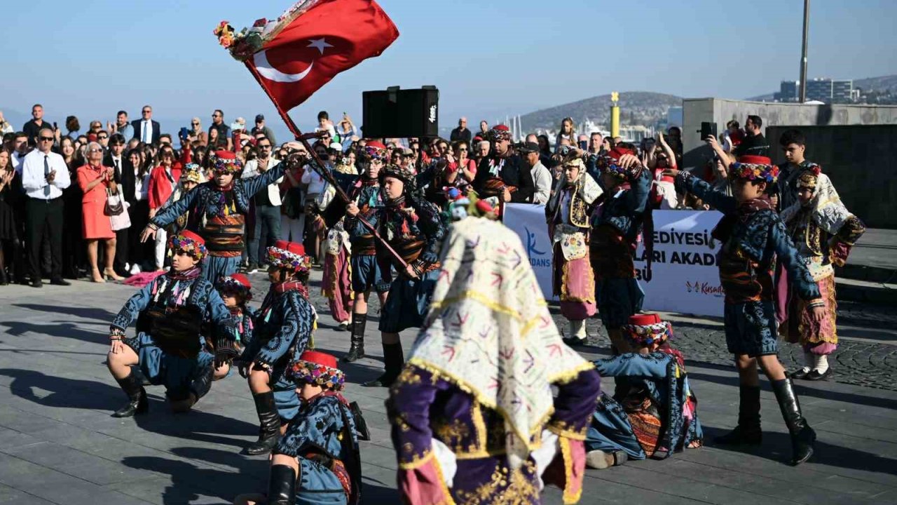 Kuşadası’nda Cumhuriyet Bayramı coşkuyla kutlandı