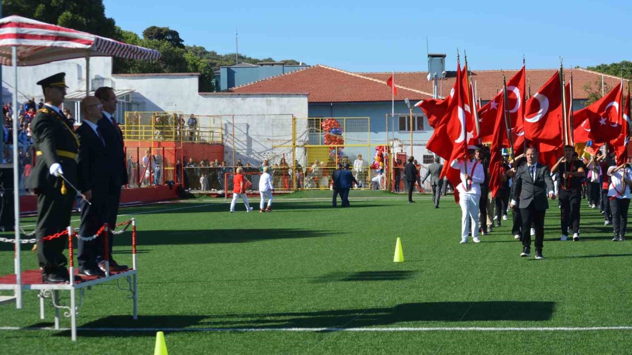 Ayvalık’ta Cumhuriyetin 101. yıl coşkusu