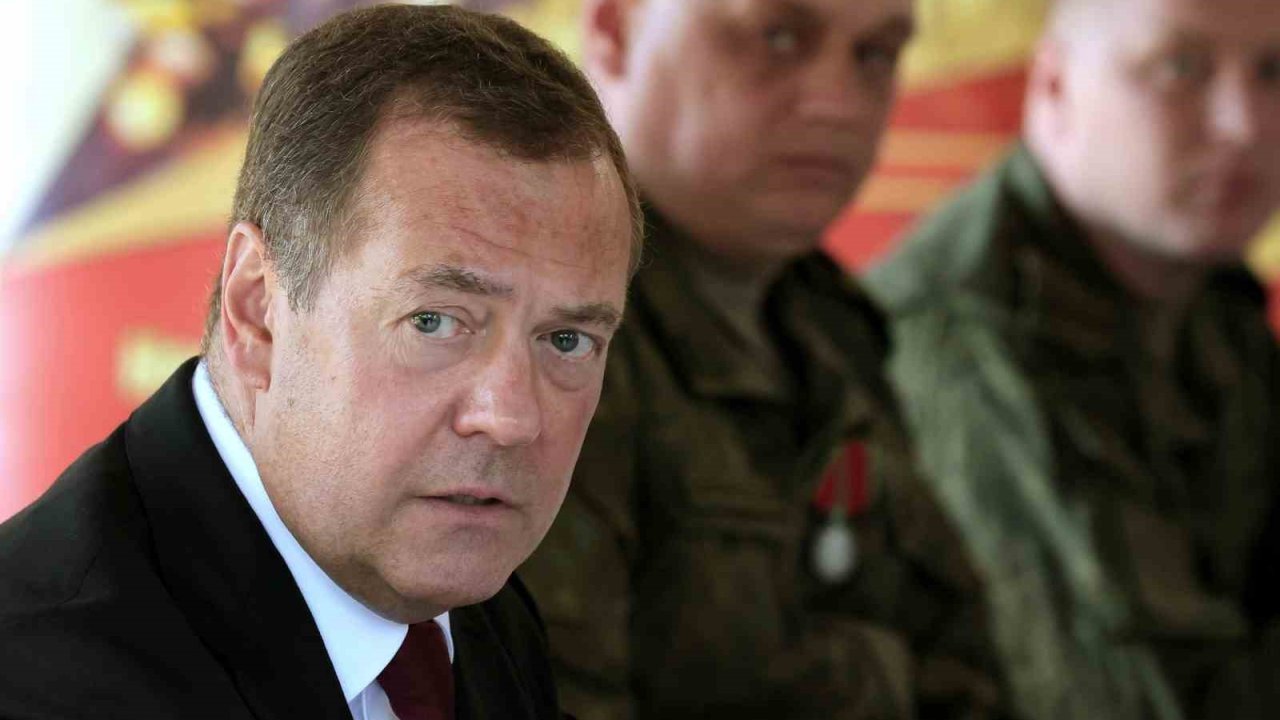 Medvedev’den Gürcistan Cumhurbaşkanı Zurabişvili’ye: “Tutuklanmalı”