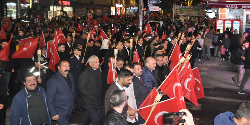 Kars'ta Fener alayı ve bayrak yürüyüşü düzenlendi