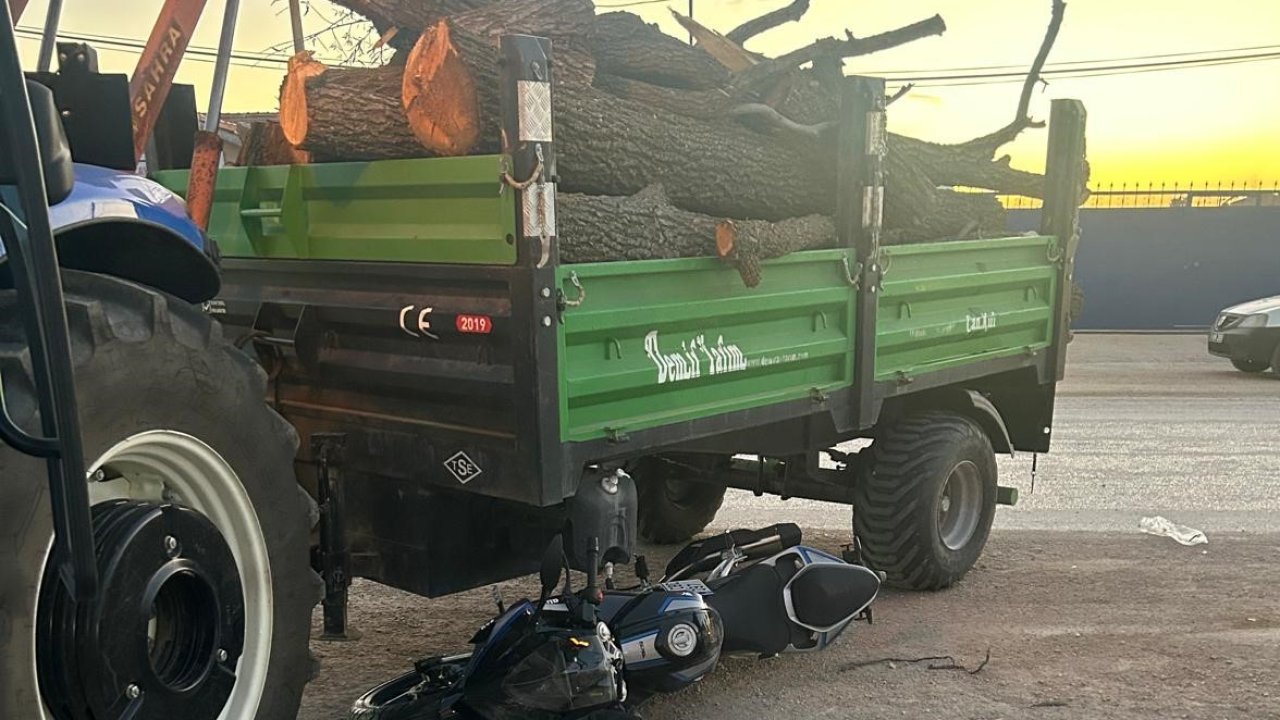 Traktöre çarpan motosikletin sürücüsü ölümden döndü