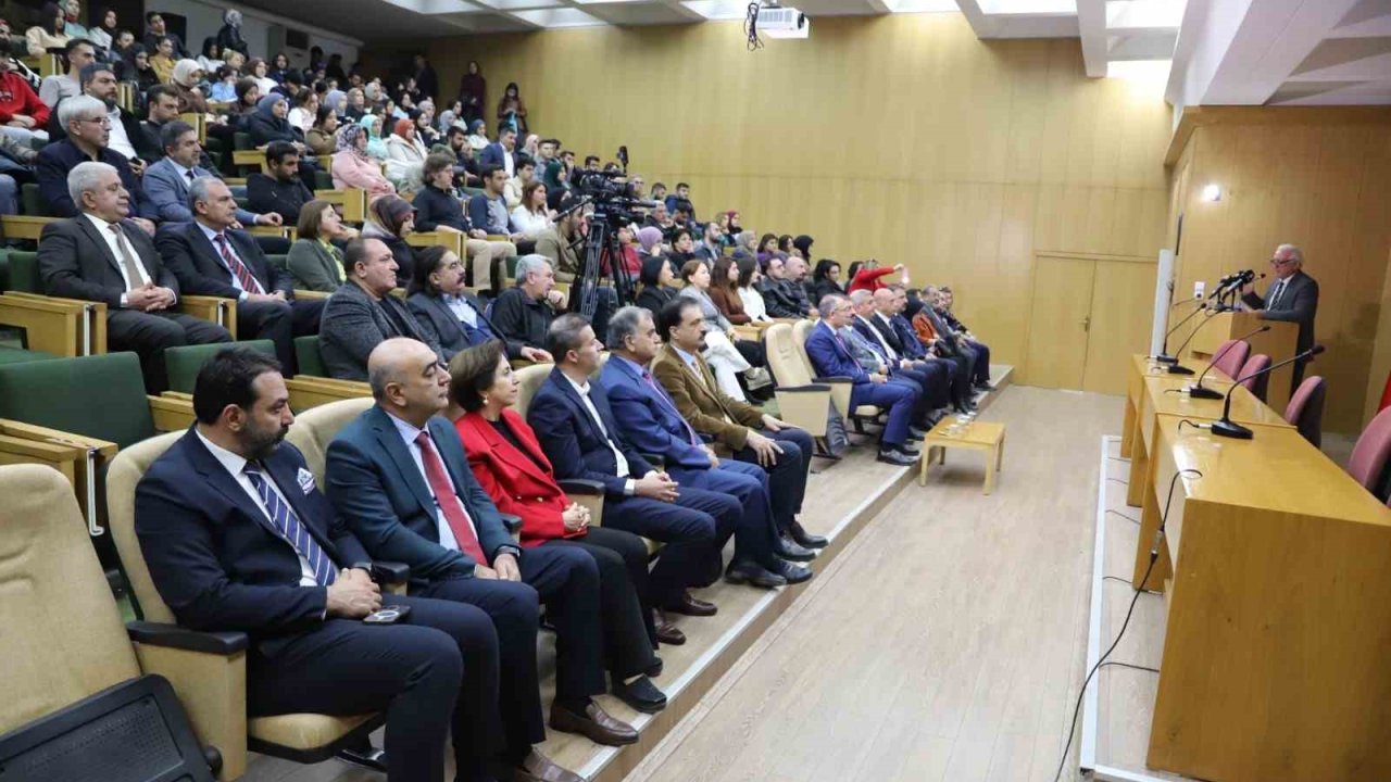 FÜ’de Cumhuriyet Bayramı nedeniyle konferans düzenlendi