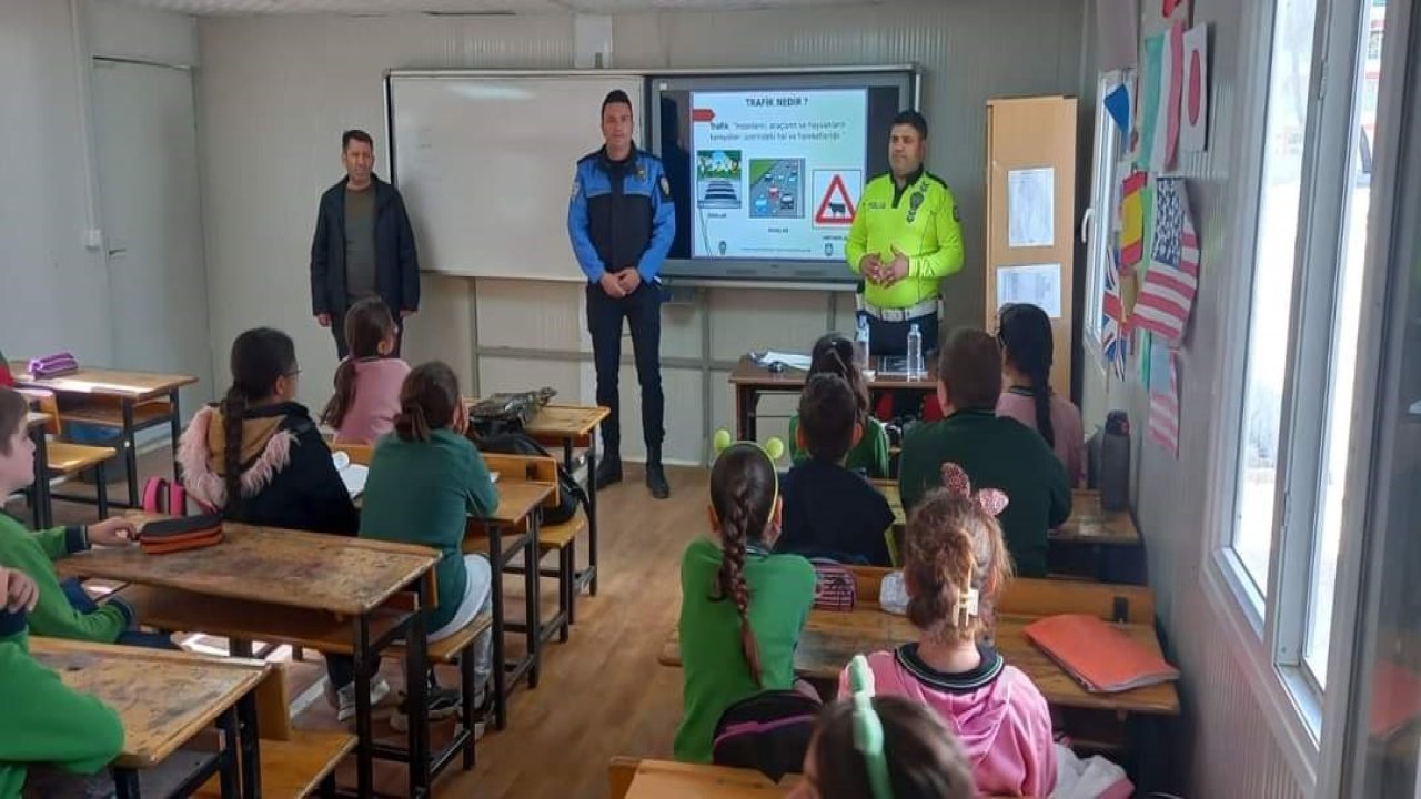 Gölbaşı’nda öğrencilere trafik kuralları anlatılıyor