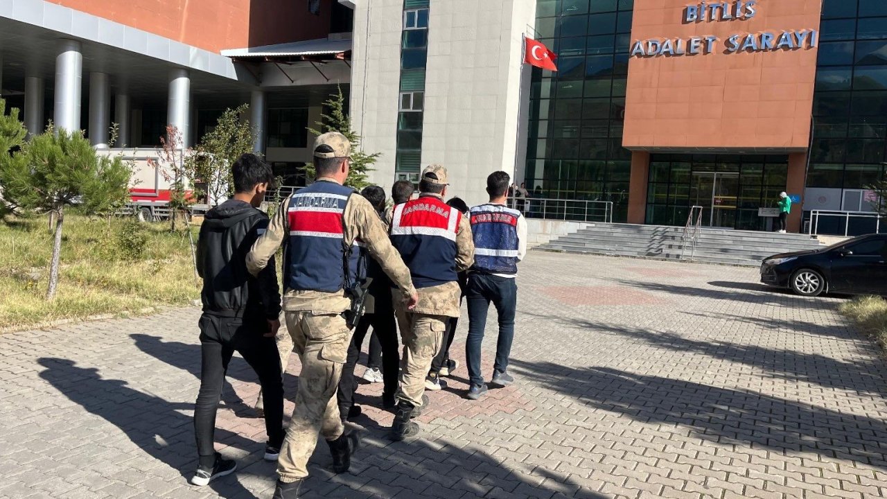 Bitlis’te terör operasyonu: 9 gözaltı