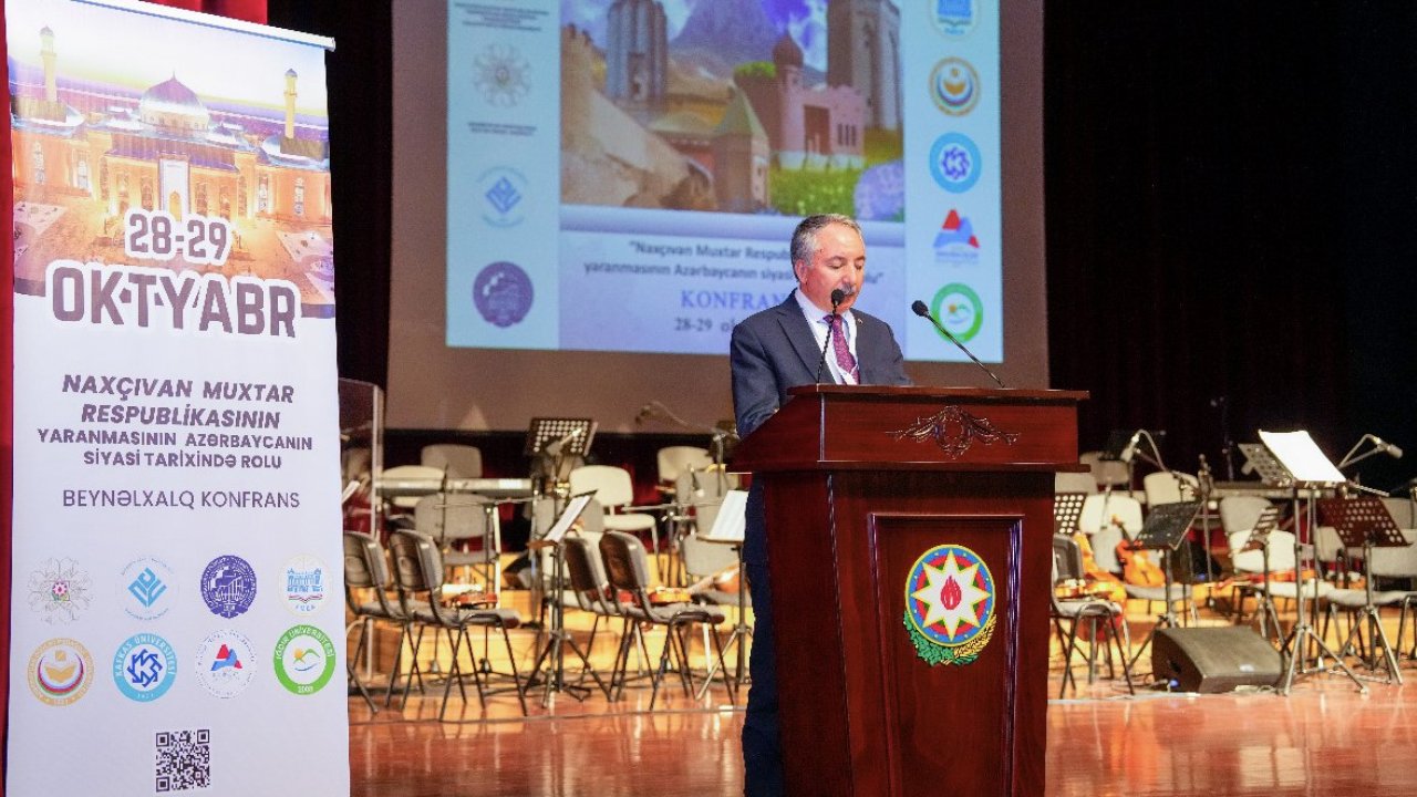 AİÇÜ Rektörü Prof. Dr. Karabulut, “Nahçıvan Özerk Cumhuriyetinin kuruluşunun Azerbaycan’ın Siyasi Tarihindeki Rolü” konferansına katıldı