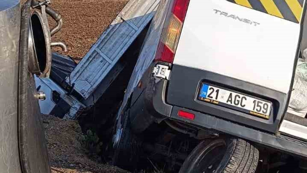 Diyarbakır’da 3 aracın karıştığı kazada 12’si öğretmen 14 yaralı