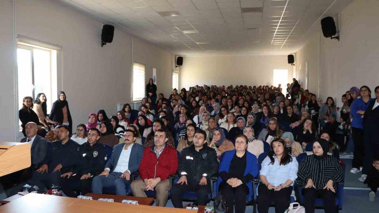 Öğrenci ve velilere uyuşturucu ile mücadele anlatıldı