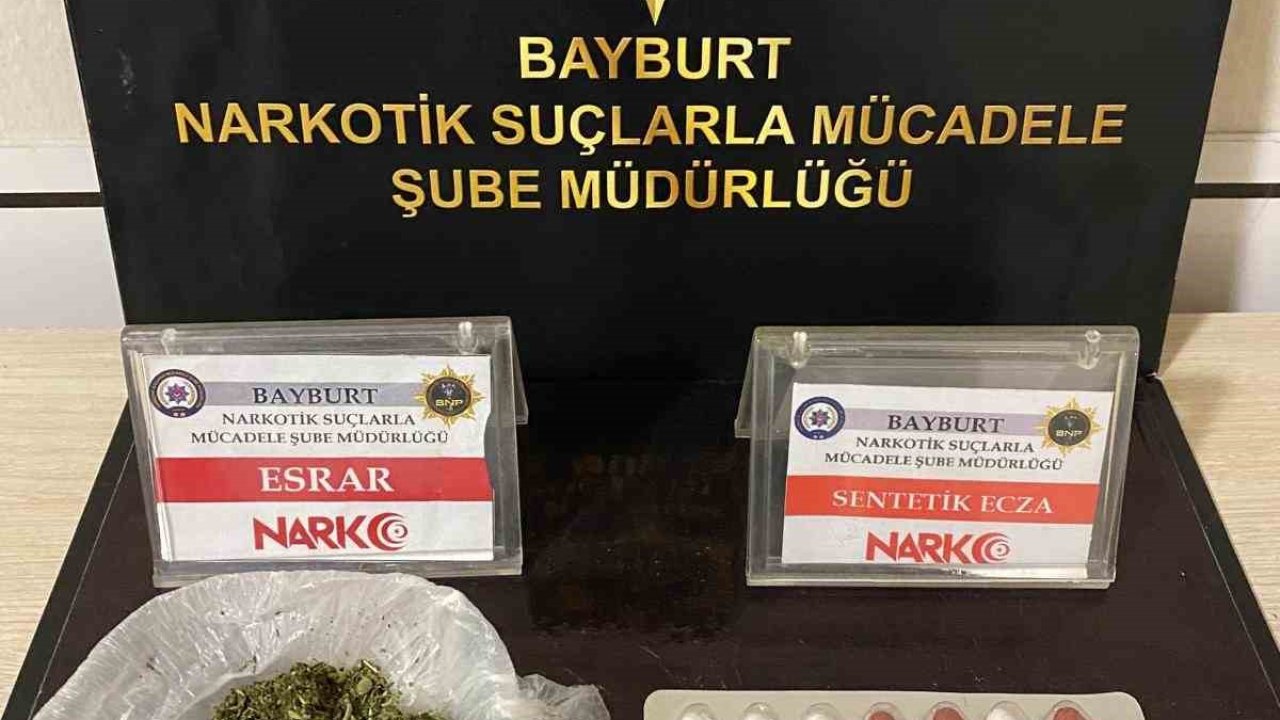 Bayburt’ta şüpheli hareketler sergileyen 2 şahısın üzerinden uyuşturucu madde çıktı