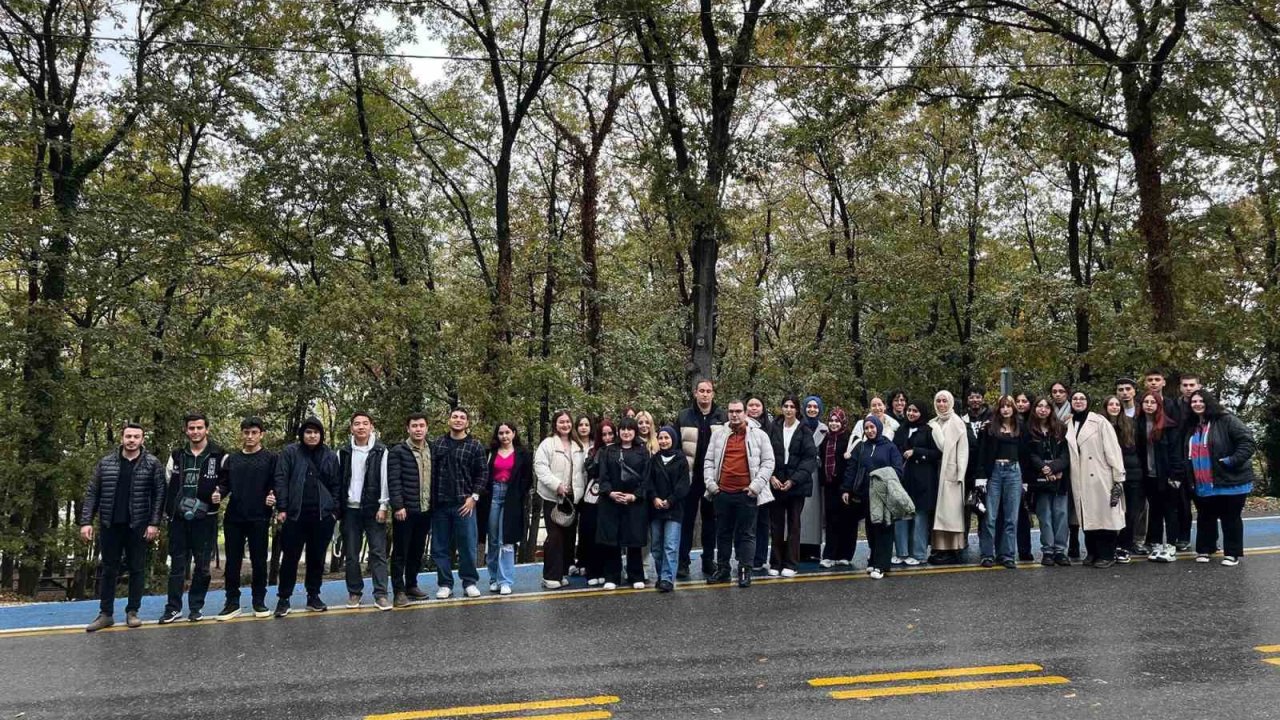 Üniversiteli öğrenciler Sakarya’nın tarihinde yolculuğa çıktı