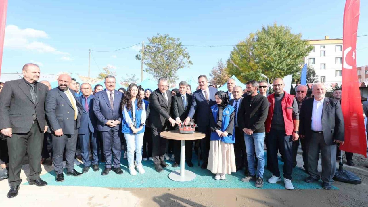 Vali Önder Bakan: “Gençlik Merkezleri ne kadar fazla olursa bizler de daha huzurlu oluruz”