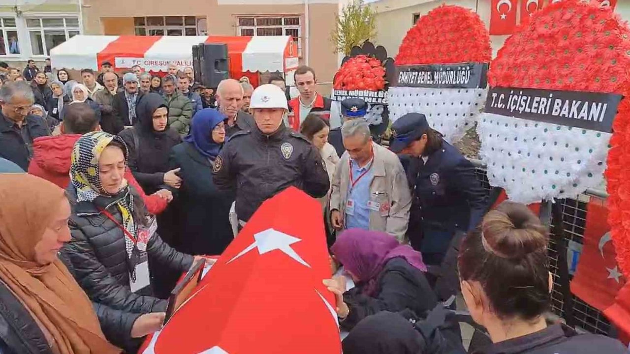 Trafik kazasında şehit olan polis memuru son yolculuğuna uğurlandı