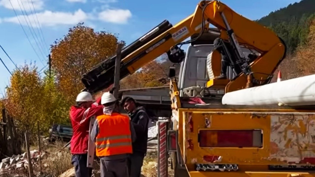 Simav’da 22 köyün elektrik hatları yenileniyor