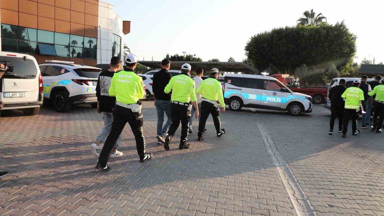 Otobanda düğün eğlencesi kötü bitti: 26 bin TL ceza kesildi, 3 araç trafikten men edildi