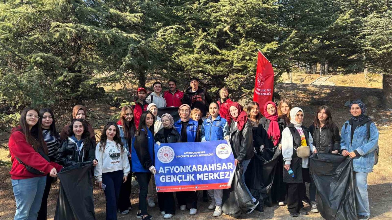 Gençlerden Erkmen’de doğa yürüyüşü