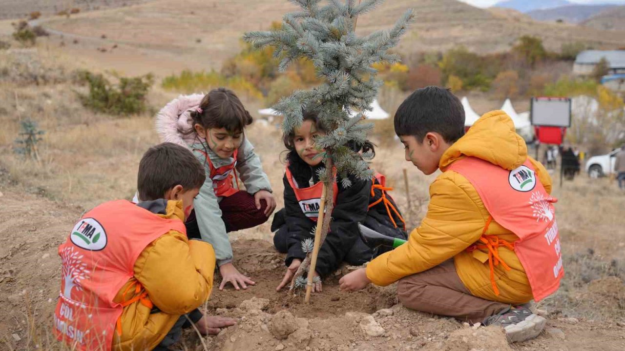 "81 İlde 81 Orman" projesinde Erzincan’da 50 bin fidan toprakla buluştu