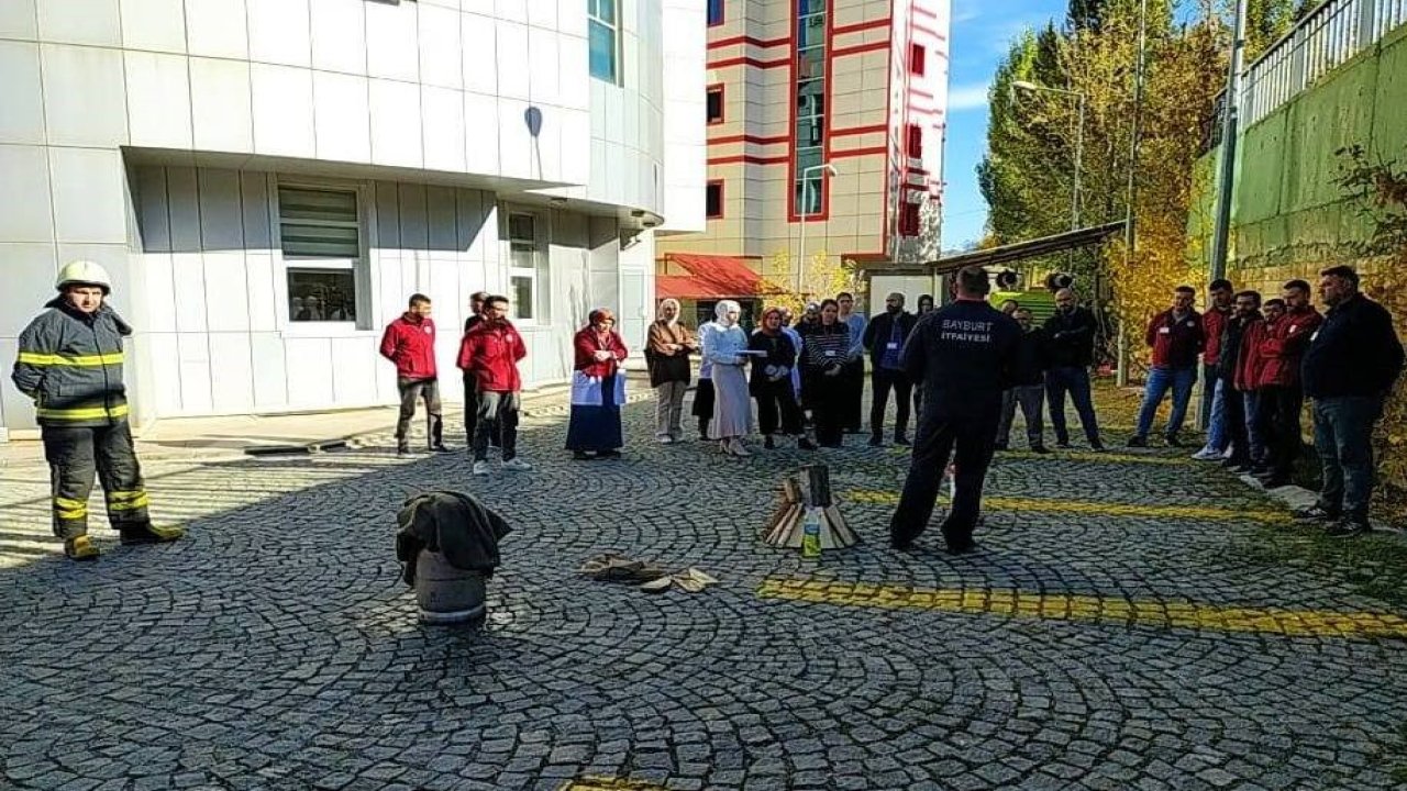 Bayburt Ağız ve Diş Sağlığı Merkezi’nde yangın tatbikatı gerçekleştirdi