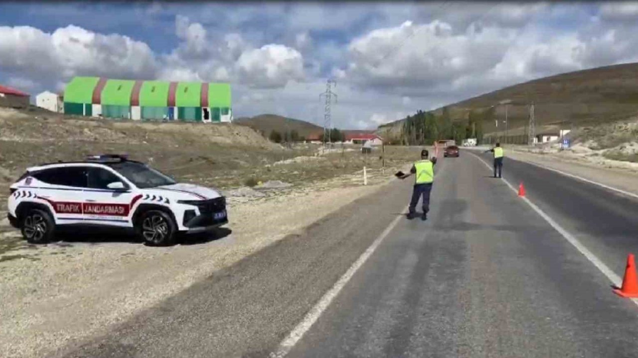 Jandarma Erzurum’da 35 bin 180 aracı kontrol etti