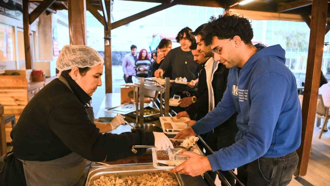 Kuşadası’nda üniversitelilerin yüzünü güldüren hizmet başladı