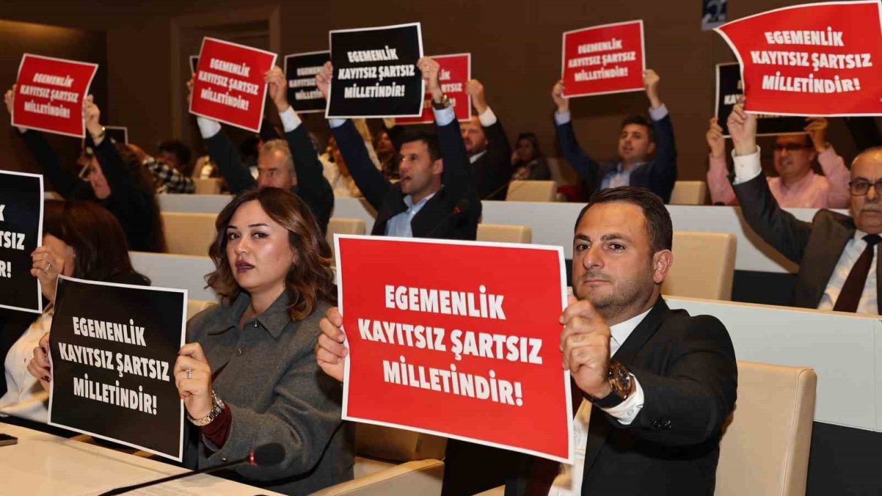 Nilüfer Belediye Meclisi’nde kayyım protestosu