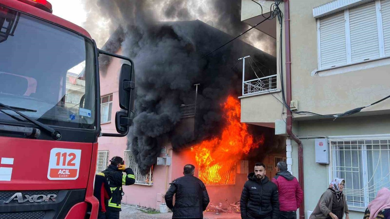 Tokat’ta yangında evde uyuyan baba ve 3 yaşındaki oğlu dumandan etkilendi