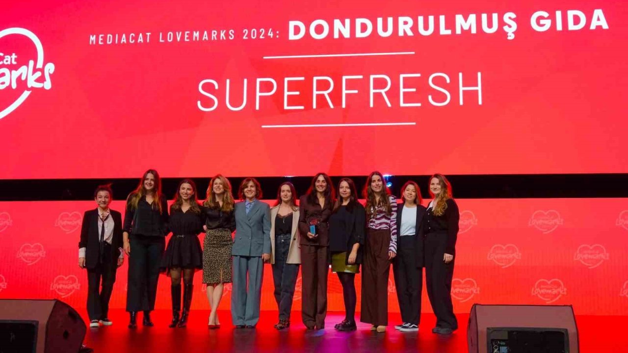 Türkiye’nin “Lovemark”ı SuperFresh, ödülüyle buluştu