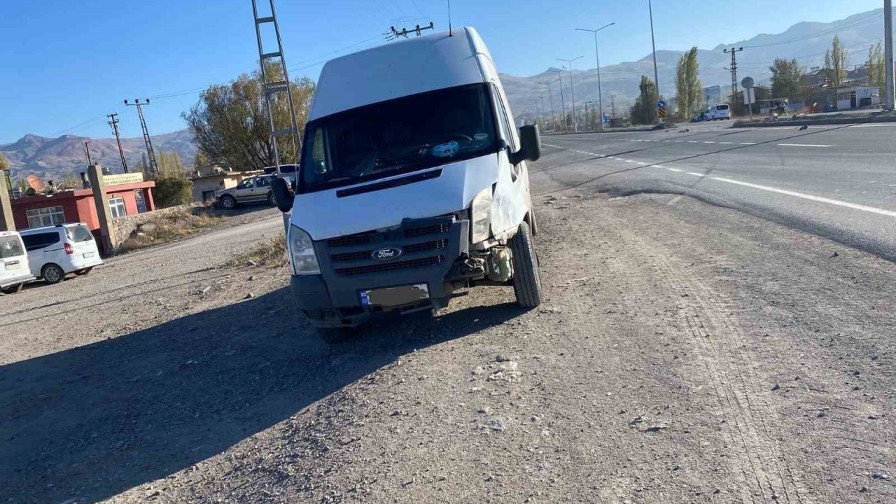 Ağrı’da trafik kazası: 3 kişi yaralandı