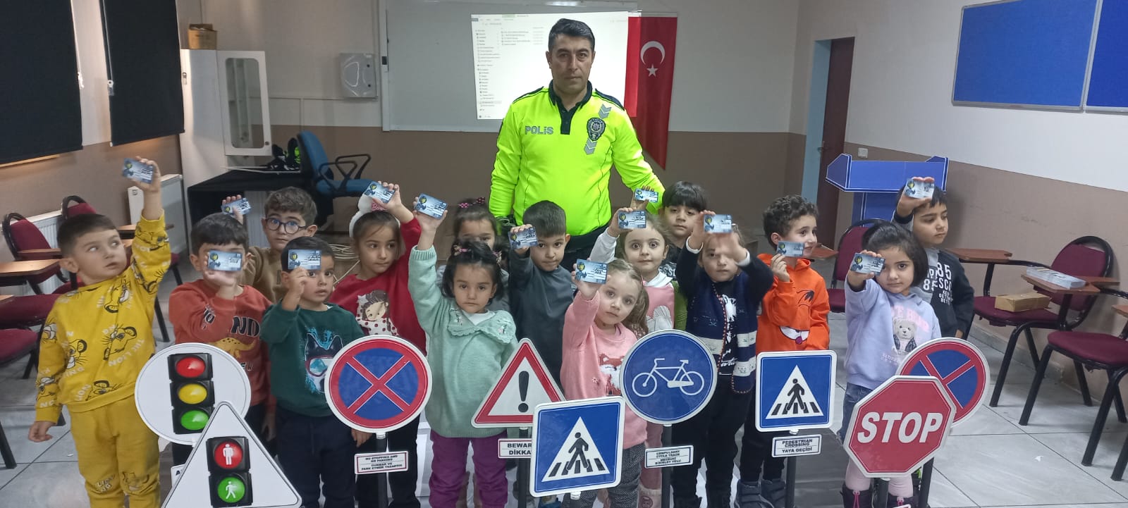 Kars'ta miniklere trafik eğitimi devam ediyor!