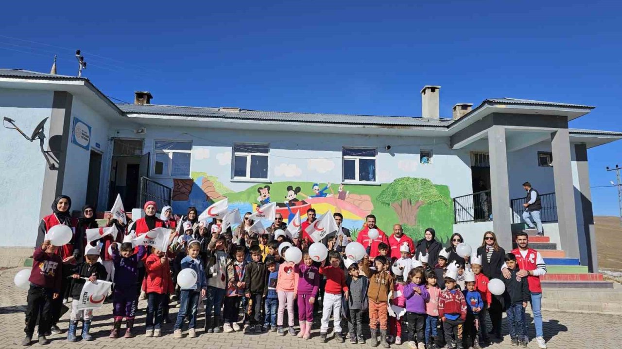 Hamur’da Kızılay Haftası etkinlikleri renkli görüntülere sahne oldu