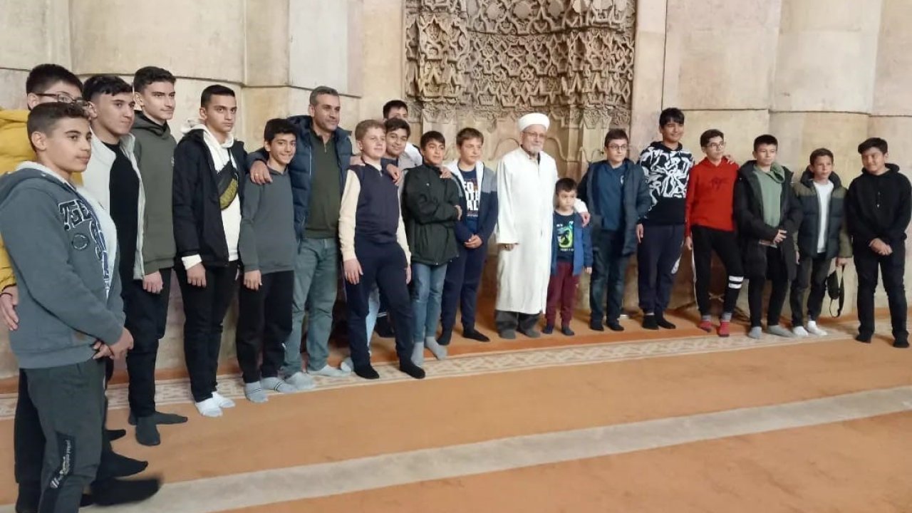 Erzincanlı öğrenciler Divriği Ulu Cami ve Şifahanesini gezdiler