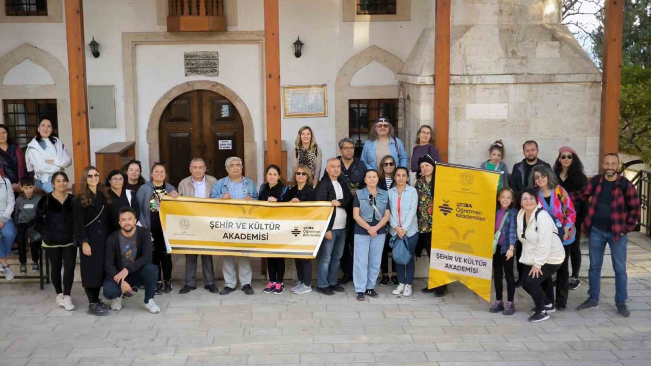 Öğretmenler Menteşe’nin tarihi dokusunu gezdi