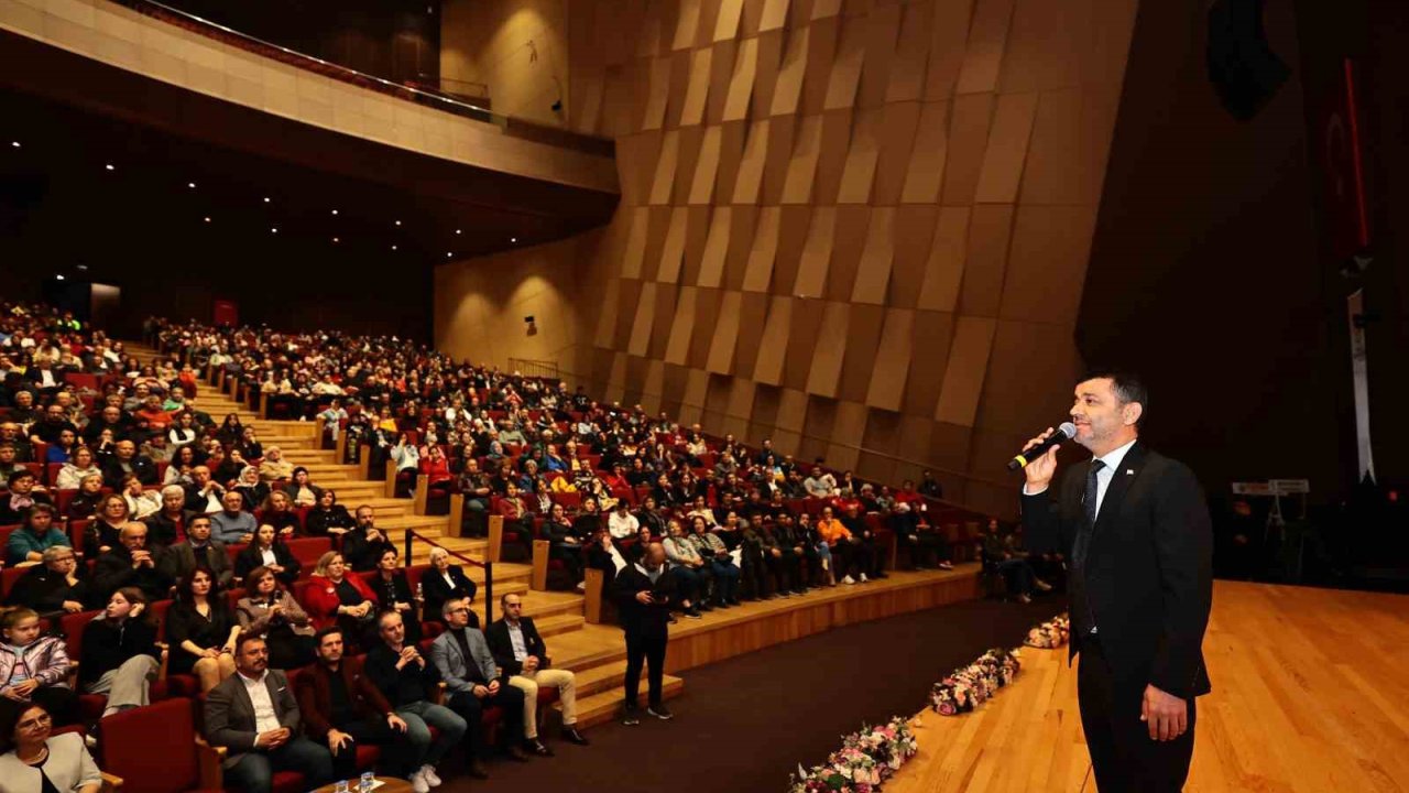 Başkan Çavuşoğlu; “Tüm dünyanın imrenerek baktığı bir lidere sahibiz”