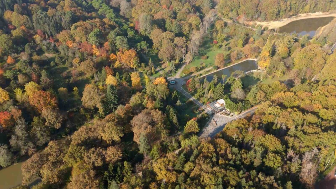 Atatürk Arboretumu’ndaki kartpostallık sonbahar manzarası havadan görüntülendi