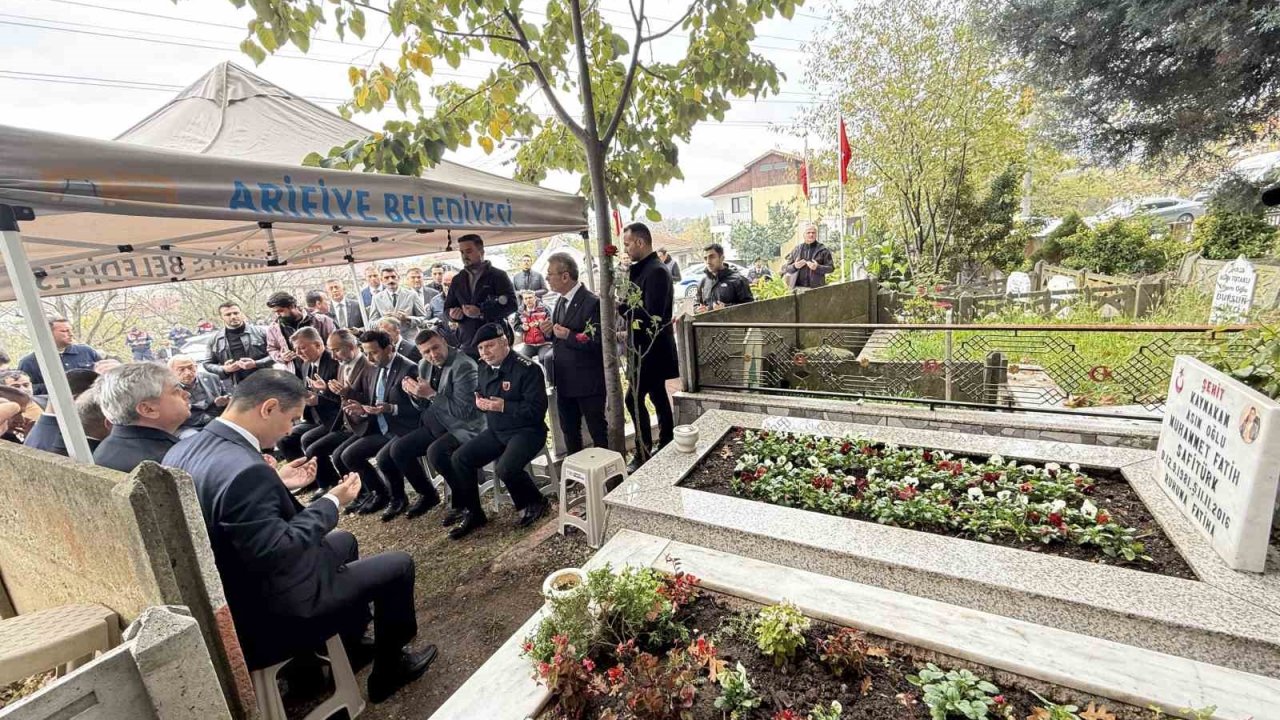 Görevi başında şehit edilen Kaymakam Safitürk, vefatının 8’inci yılında kabri başında anıldı