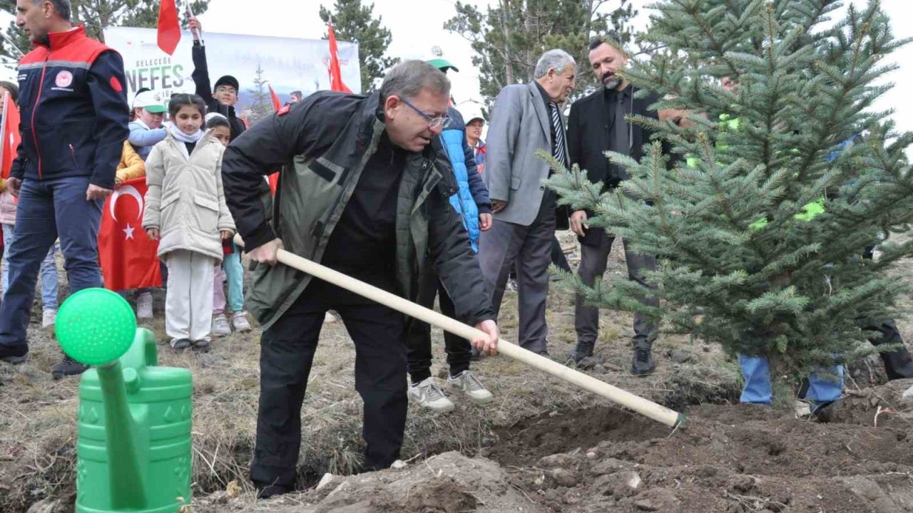 Kars’ta Milli Ağaçlandırma Günü: 11 bin 500 fidan toprakla buluştu