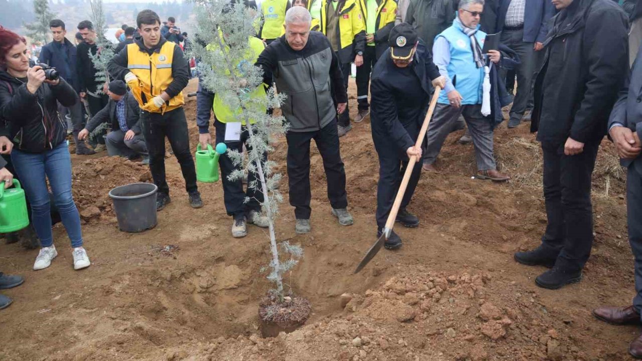 Malatya’da fidanlar toprakla buluştu