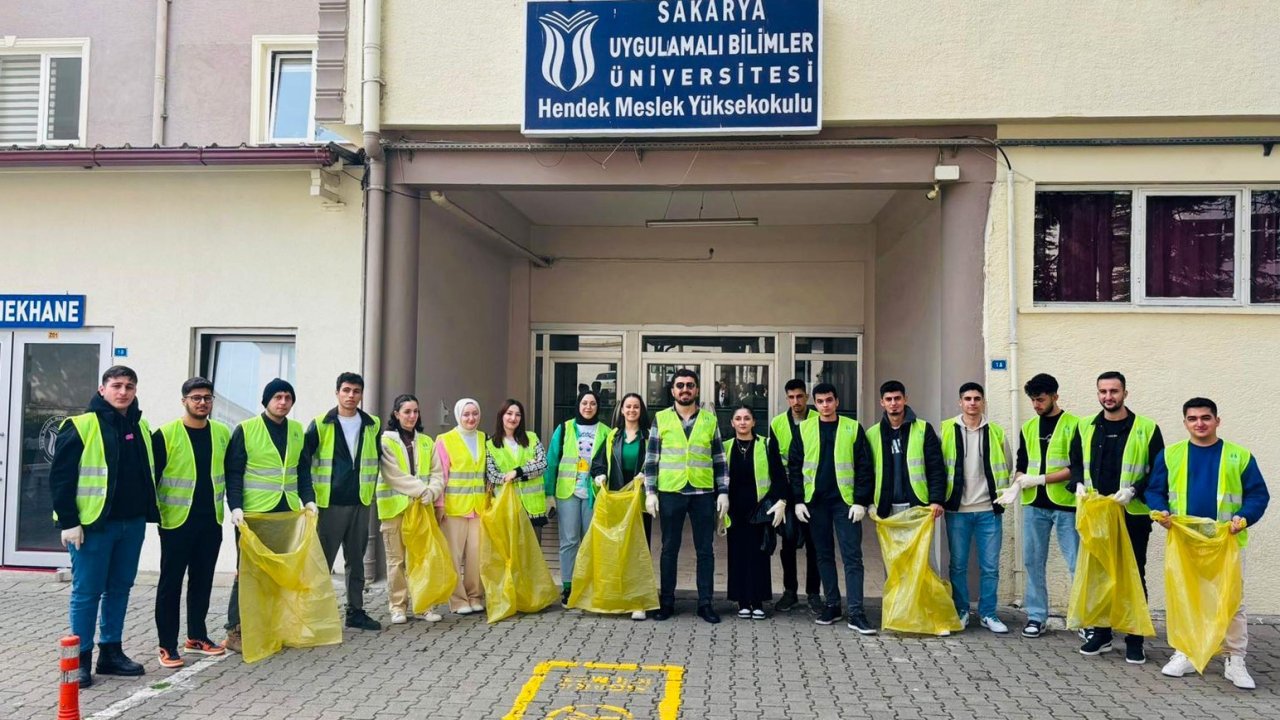 Üniversiteli öğrencilerden çevre temizliği