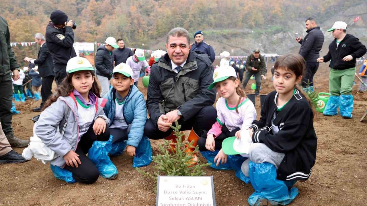 Binlerce fidan toprakla buluştu